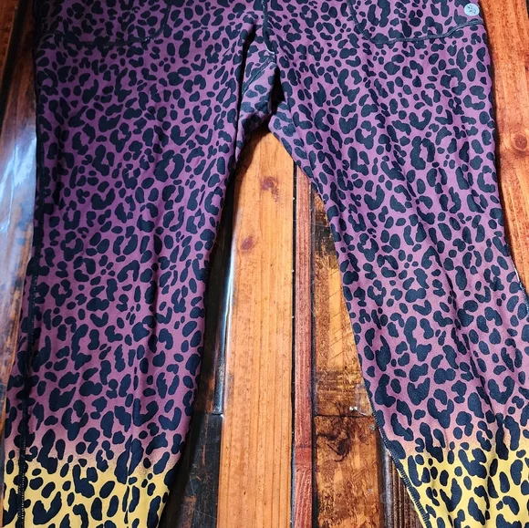Torrid Ombre Leopard Print Leggings Comfort Activewear Sz 3 - Picture 2 of 4